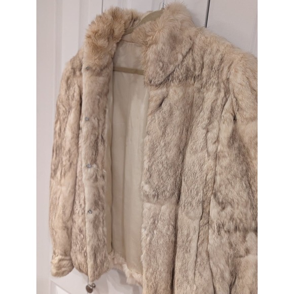 Gorgeous Rabbit Fur Coat Size Medium.  Impeccable condition - Picture 4 of 12